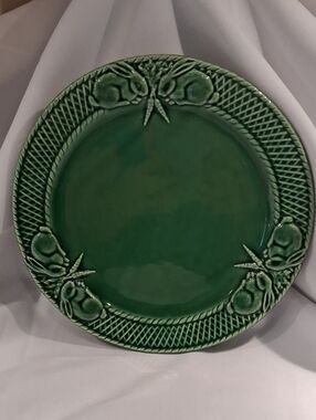 Bordallo Pinheiro Green Embossed Ceramic Dinner Plate with Rabbit Detail